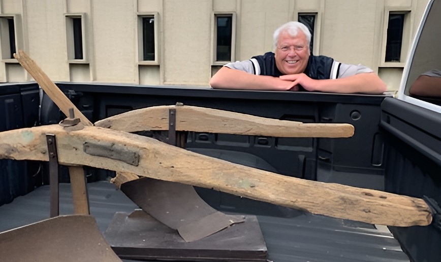 Holy Grails of US History, Two Plows by John Deere Hide on Iowa